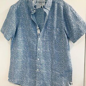 International Report Men Shirt Sz large
